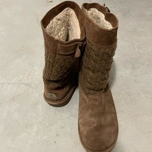 Bearpaw Women’s boots size 8